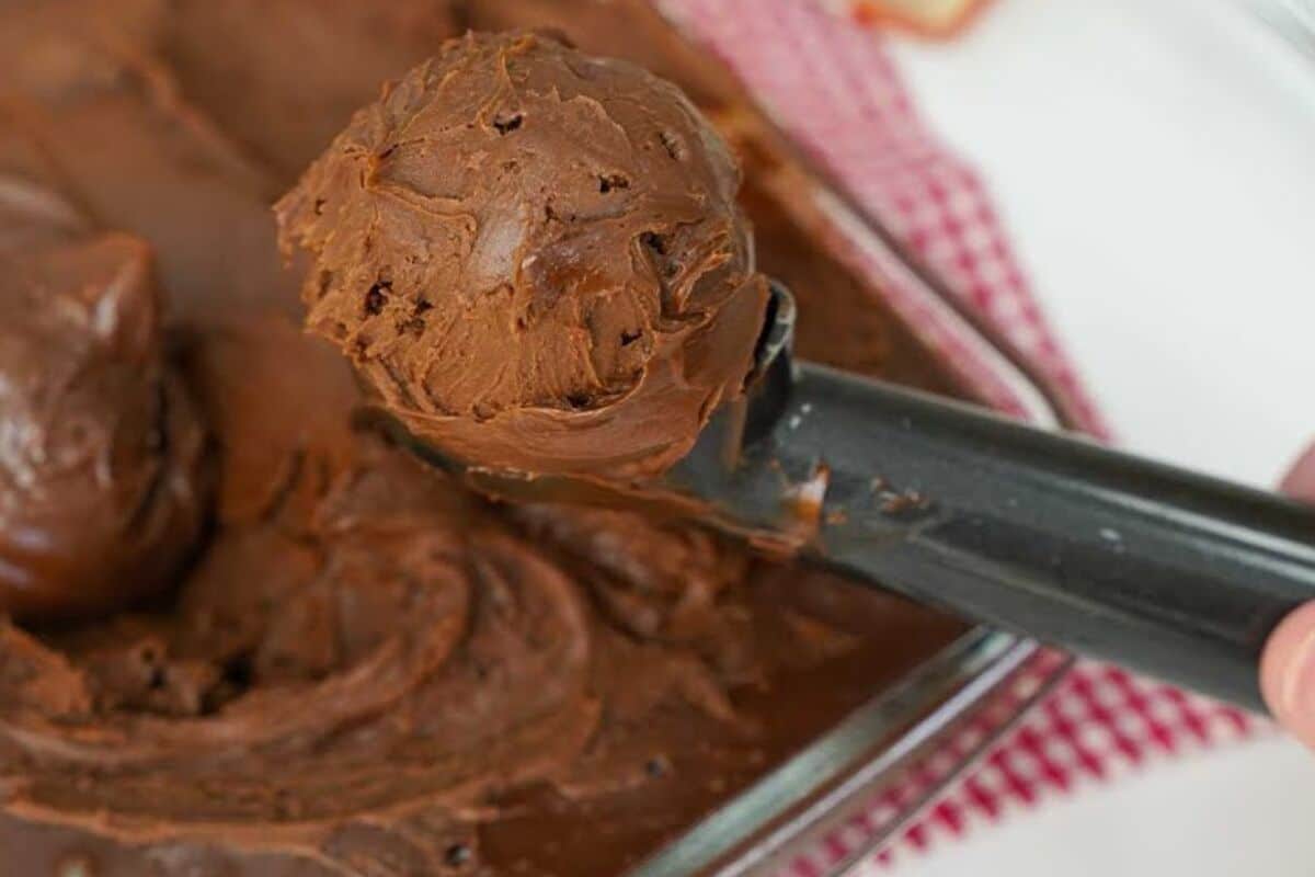 Sorvete caseiro de chocolate super cremoso, uma sobremesa irresistível e muito fácil de preparar 184 Sorvete caseiro de chocolate