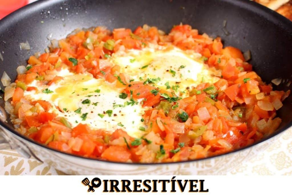 Tomate com ovo delicioso, bem cremoso e temperado, feito na frigideira com rapidez 108 Tomate com ovo