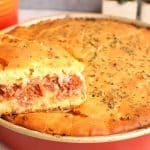 Torta de calabresa com queijo