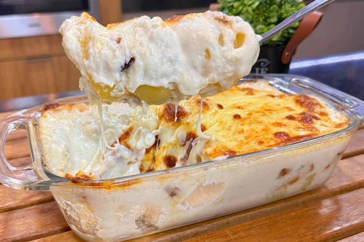 Batata cremosa de forno com bacon picadinho e muita muçarela derretida, para você gratinar e se deliciar 5 Batata cremosa de forno