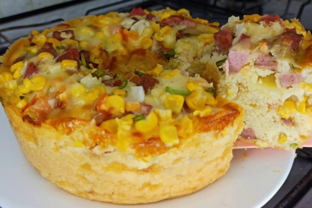 Bolo salgado de liquidificador feito com apenas um ovo, que vai agradar a todos na hora do lanche 40 Bolo salgado