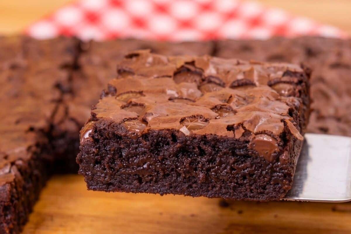 Brownie cremoso por dentro e com aquela casquinha perfeita, uma sobremesa irresistível 41 Brownie cremoso