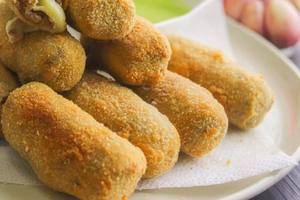 Croquete de carne com queijo