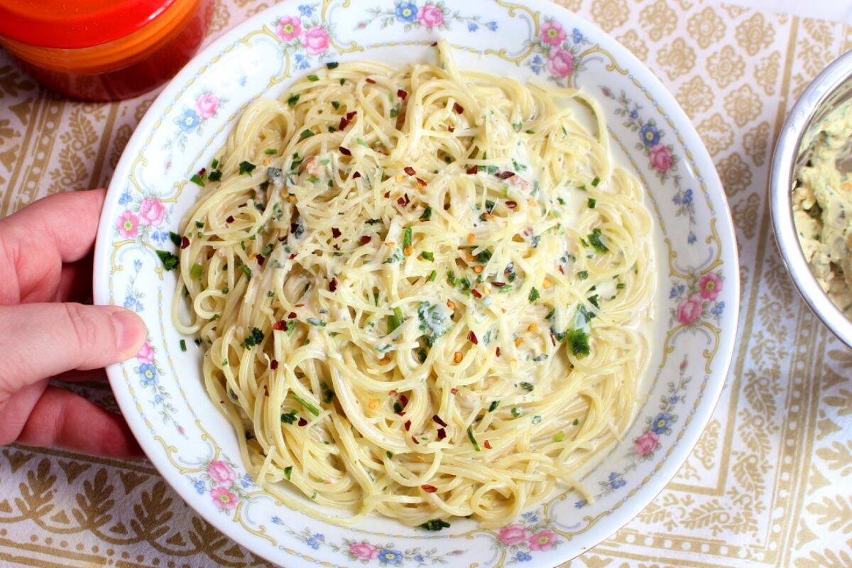Macarrão alho e óleo cremoso feito na frigideira com um toque especial para ficar super suculento 43 Macarrão alho e óleo cremoso
