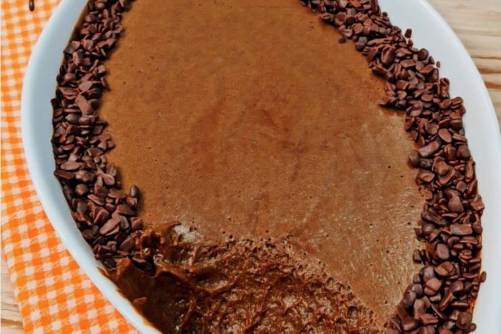 Mousse de chocolate que derrete na boca, fica super leve e não leva gelatina e nem chantilly 142 Mousse de chocolate