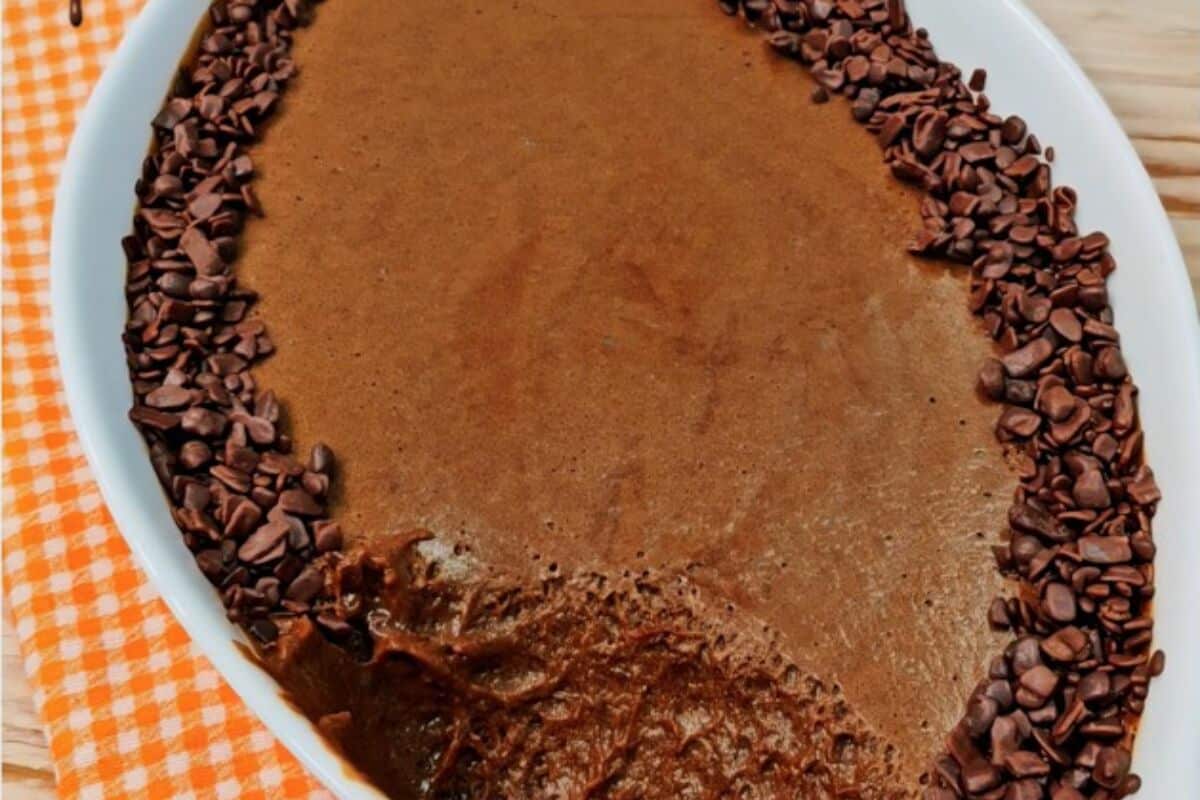 Mousse de chocolate que derrete na boca, fica super leve e não leva gelatina e nem chantilly 141 Mousse de chocolate
