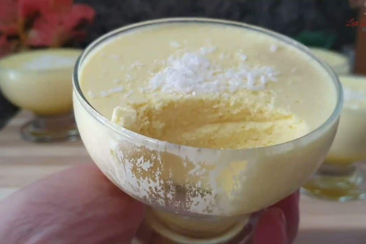Sobremesa sem leite condensado muito refrescante e cremosa, feita no liquidificador 149 Sobremesa sem leite condensado