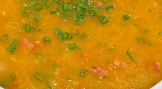 Sopa de mandioca cremosa