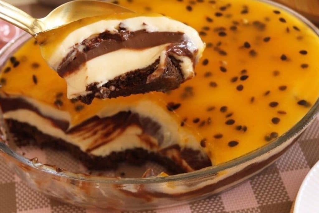 Torta de maracujá com chocolate, que fica super cremosa, uma sobremesa que a família vai amar 130 Torta de maracujá