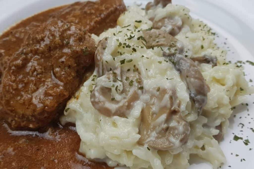 Arroz à piamontese com bastante queijo derretido feito de um jeito fácil e rápido 170 Arroz à piamontese