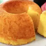 Bolo de fubá com creme de leite extremamente fofinho e delicioso que desmancha na boca 1 Bolo de fubá com creme de leite