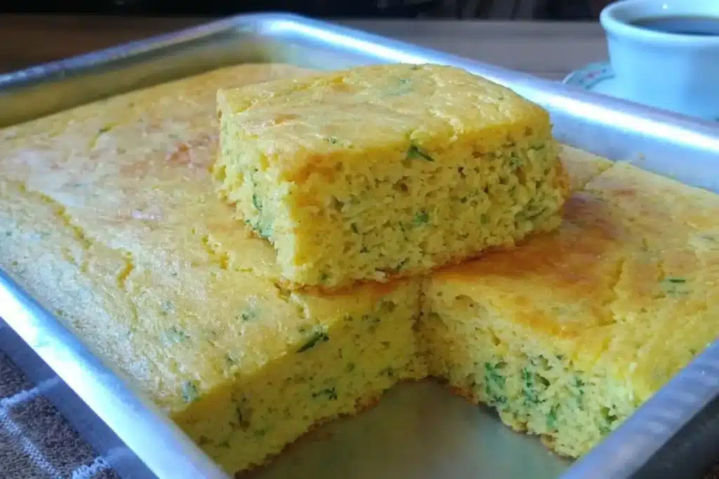 Bolo salgado de liquidificador feito sem farinha de trigo super fofinho e saboroso, ideal para o lanche ou jantar 4 Bolo salgado