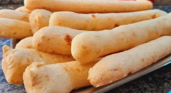 Biscoito de polvilho assado tipo peta muito fácil e rápido, que a família vai amar saborear no café 2 Biscoito de polvilho assado