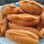 Bolinho de polvilho recheado sabor churros sem farinha de trigo, bem sequinho e crocante 1 Bolinho de polvilho recheado