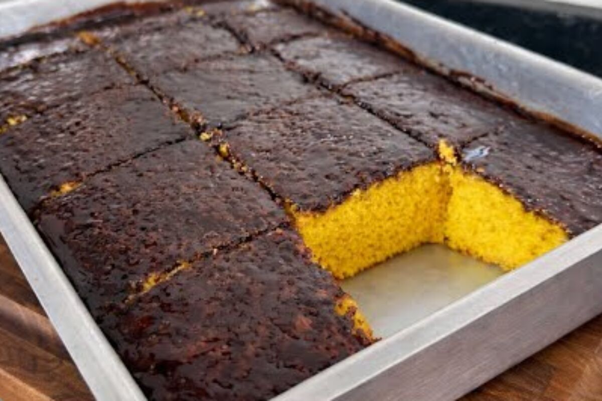 Bolo de Cenoura Super Fofinho com Calda de Chocolate