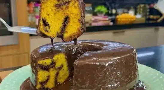 Bolo de cenoura com chocolate