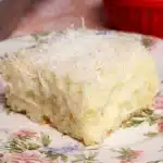 Bolo de coco gelado molhadinho e delicioso, com aquela calda dos deuses que todos adoram 3 Bolo de coco gelado