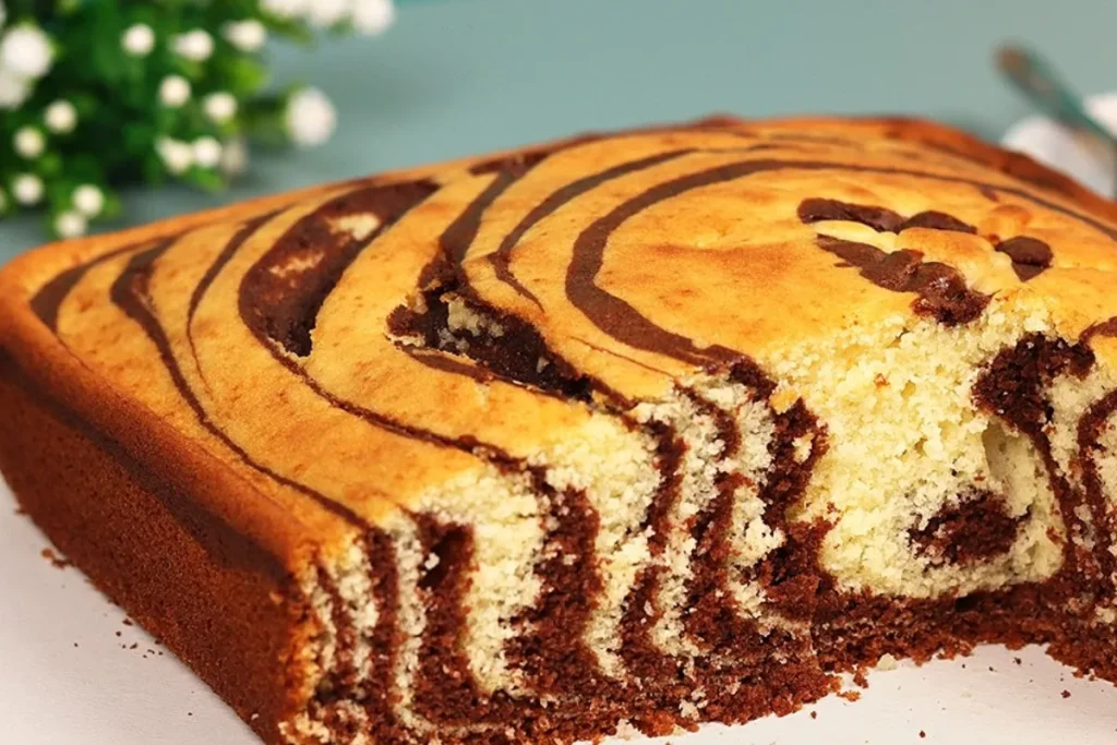 Bolo mesclado fofinho feito a mão, com uma massa linda, molhadinha e perfeita para servir com um café 4 Bolo mesclado fofinho