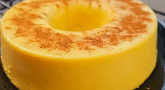 Bolo pamonha feito sem ovos e sem forno, uma delícia muito cremosa perfeita para o café 2 Bolo pamonha