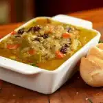 Caponata de berinjela feita na panela de pressão para servir bem temperada com torradas 1 Caponata de berinjela
