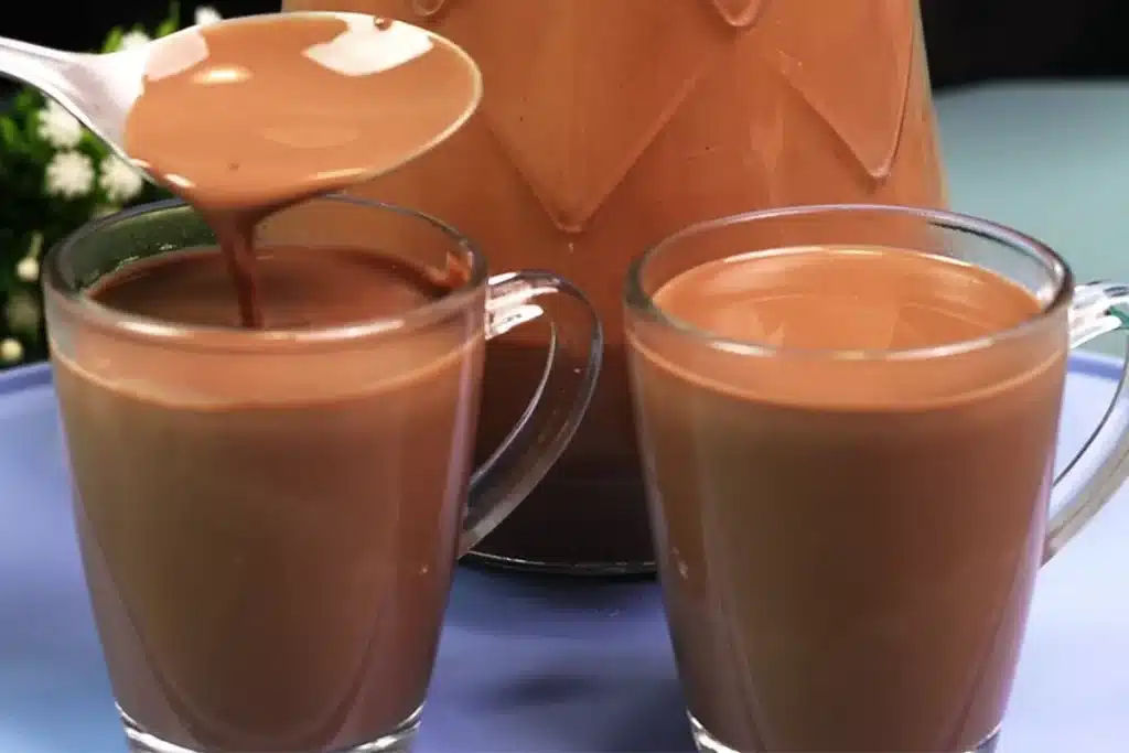 Chocolate quente cremoso feito sem leite condensado de um jeito super fácil, rápido e delicioso 4 Chocolate quente cremoso