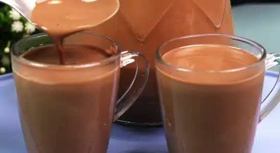 Chocolate quente cremoso feito sem leite condensado de um jeito super fácil, rápido e delicioso 1 Chocolate quente cremoso