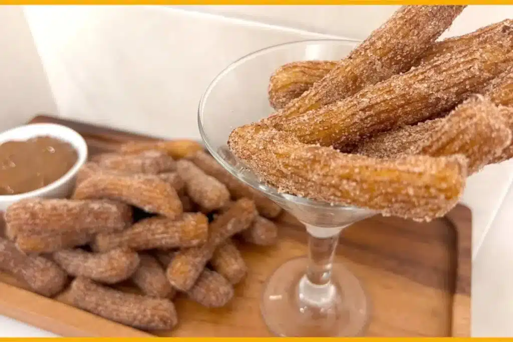 Churros caseiro com uma massa perfeita que fica sequinho por fora e recheado com bastante doce de leite 4 Churros caseiro
