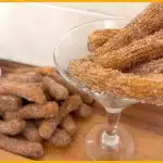 Churros caseiro com uma massa perfeita que fica sequinho por fora e recheado com bastante doce de leite 1 Churros caseiro