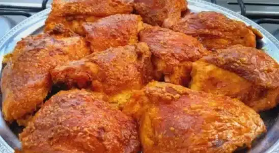 Frango assado na maionese feito no forno com um tempero especial para ficar macio e suculento 3 Frango assado na maionese