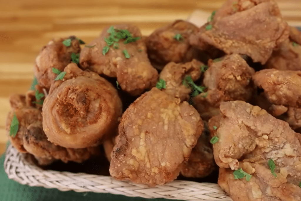 Frango a passarinho crocante por fora e muito suculento por dentro, feito com aquele truque de restaurante 29 Frango a passarinho