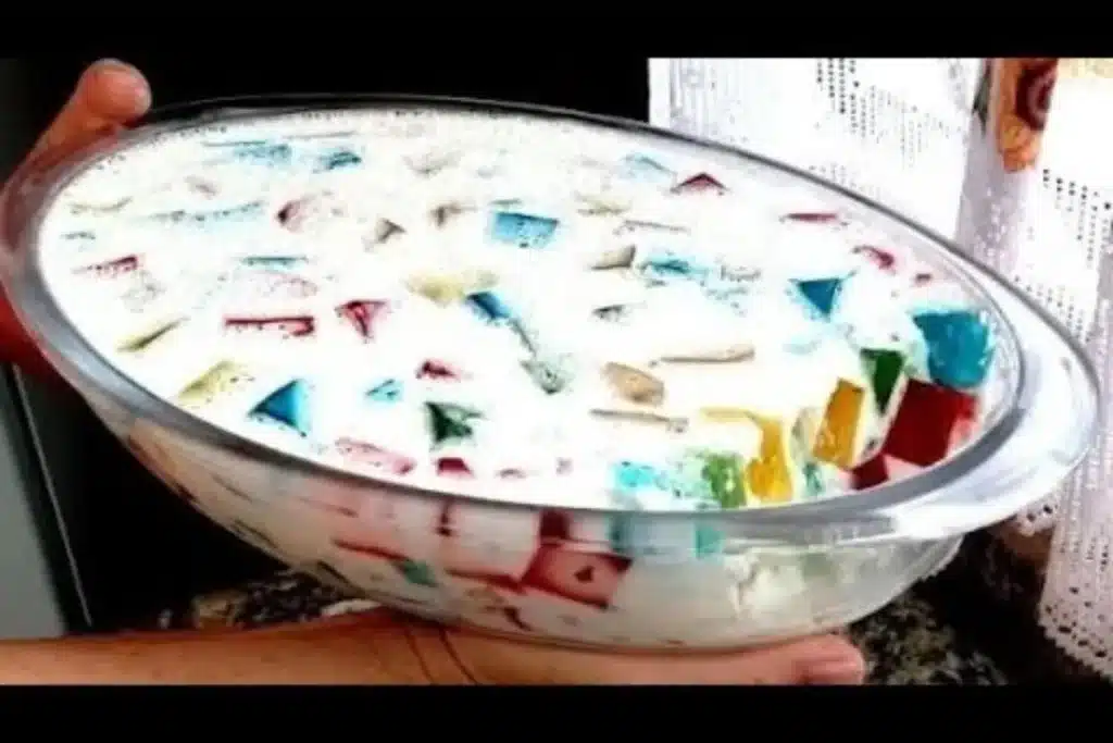 Gelatina colorida e linda em formato de mosaico, bem cremosa e refrescante, para alegrar a família 4 Gelatina colorida