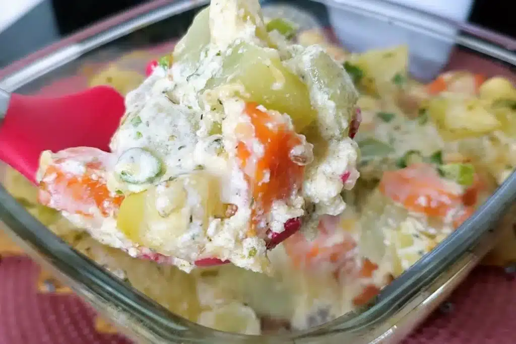 Gratinado de legumes com um molho branco cremoso e muito queijo por cima, que a família vai amar 4 Gratinado de legumes