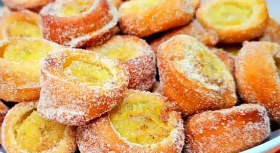 Lanche com banana feito na frigideira de um jeito super rápido, uma opção deliciosa para o café 3 Lanche com banana