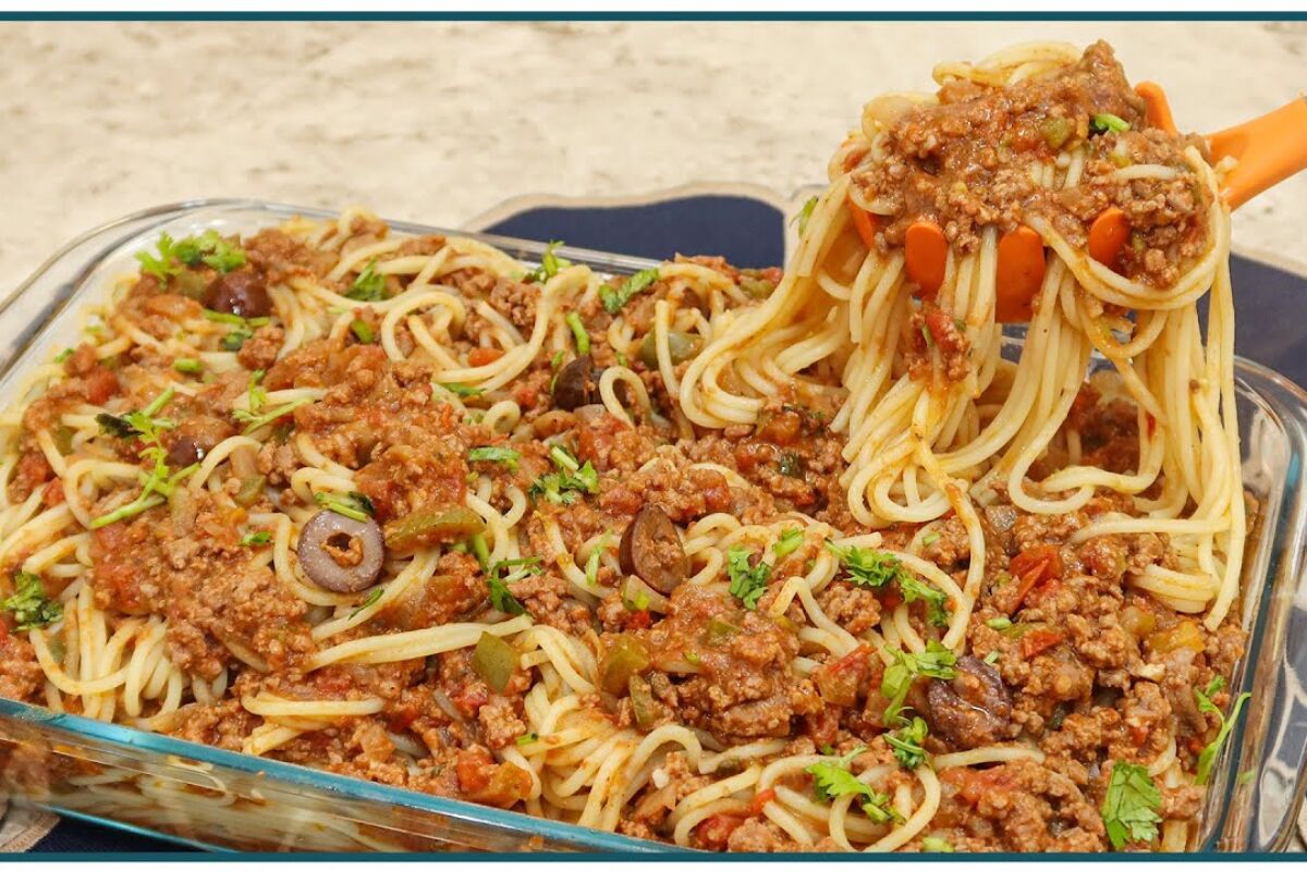 Macarrão com Carne Moída e Molho de Tomate