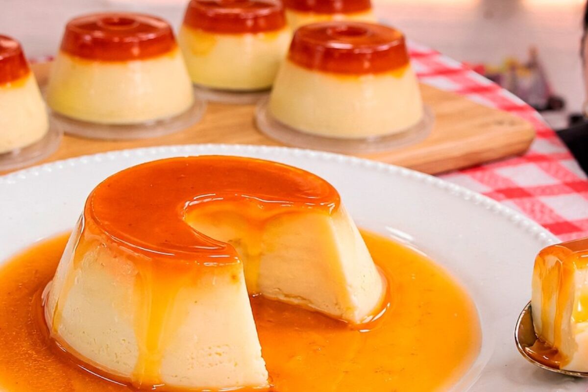 Mini pudim de leite condensado super cremoso e lisinho, para servir em porções individuais ou vender 63 Mini pudim