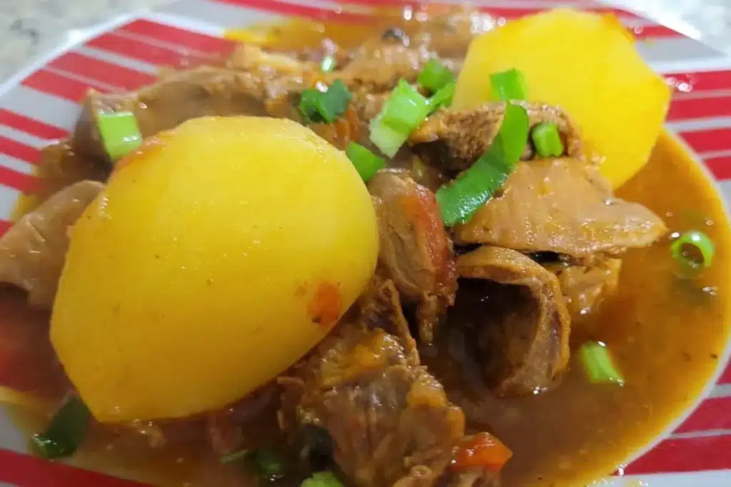 Moela com batata e bastante caldo, bem molinha e cozida com aquele tempero caseiro divino 4 Moela com batata