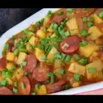 Molho de calabresa com batata bem cozida e suculenta, para você servir com arroz branco 1 Molho de calabresa com batata