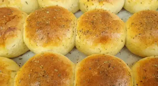 Pão de cebola super macio e cheiroso: uma receita fácil e deliciosa para receber muitos elogios 4 Pão de cebola