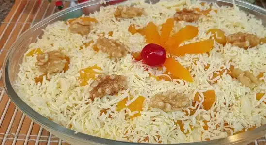 Pavê de pêssego muito cremoso feito com camadas de biscoito e um creme dos deuses 3 Pavê de pêssego