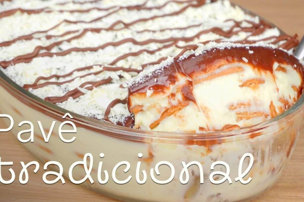 Pavê tradicional com camadas cremosas de biscoito e chocolate, para fazer e receber elogios 92 Pavê tradicional