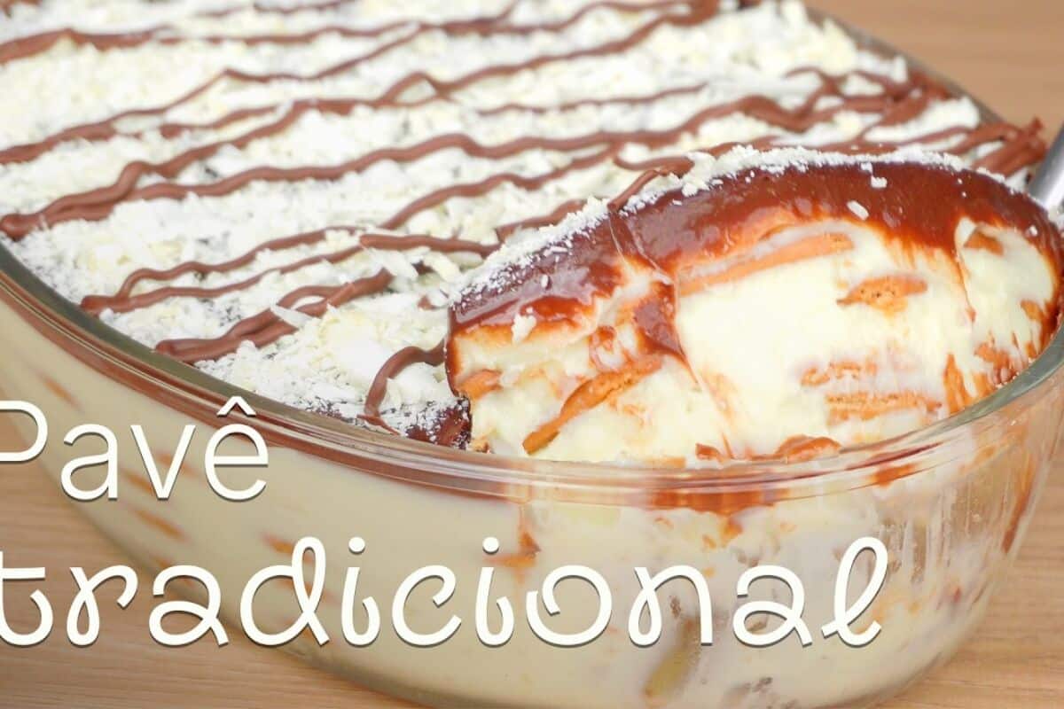 Pavê tradicional com camadas cremosas de biscoito e chocolate, para fazer e receber elogios 91 Pavê tradicional