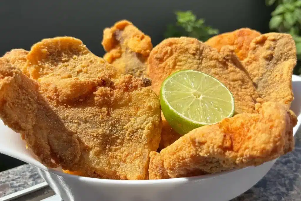 Peixe frito no fubá super crocante e sequinho por fora, com uma carne muito macia por dentro 4 Peixe frito no fubá