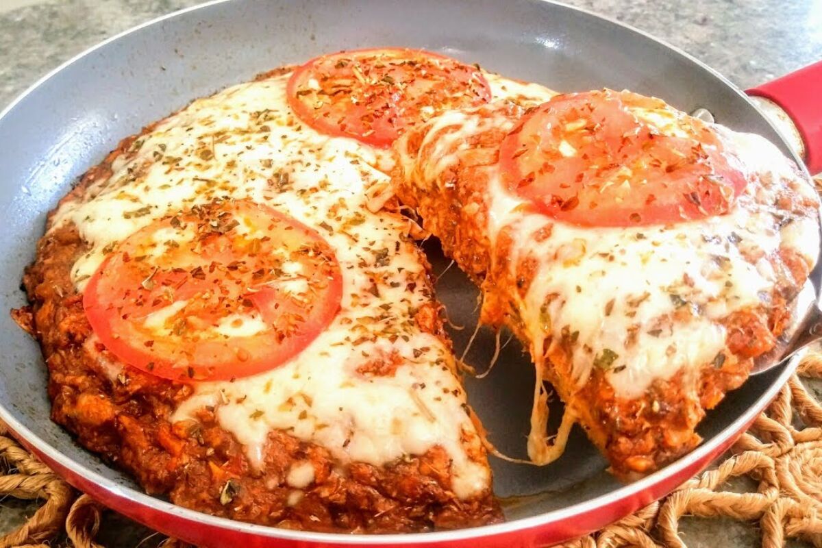Pizza de sardinha na frigideira pronta em poucos minutos com uma massa bem fofinha e deliciosa 193 Pizza de sardinha na frigideira