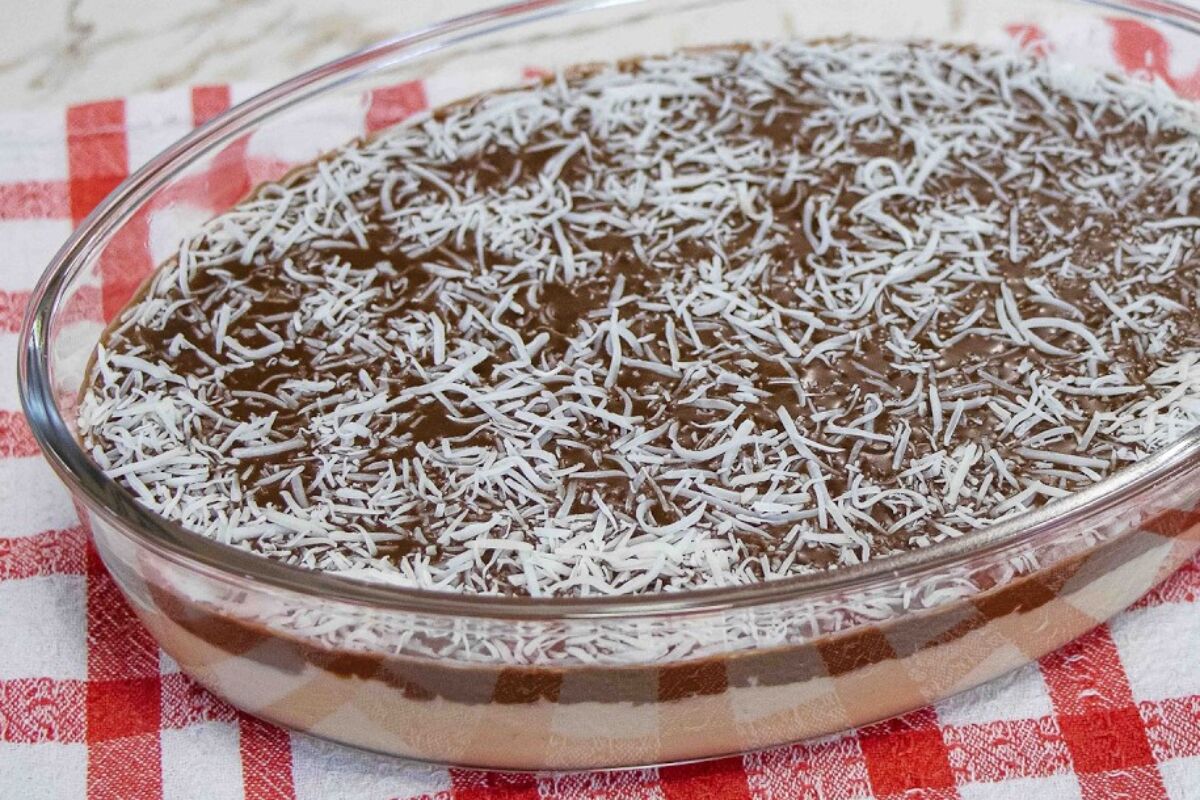 Prestígio cremoso gelado feito sem precisar de fogão, uma sobremesa fácil e deliciosa 59 Prestígio cremoso