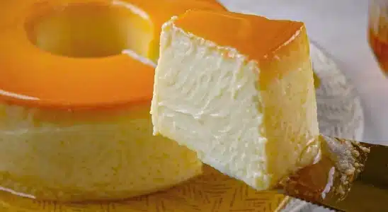 Pudim de iogurte feito com apenas dois ingredientes simples, uma sobremesa super rápida e leve 2 Pudim de iogurte