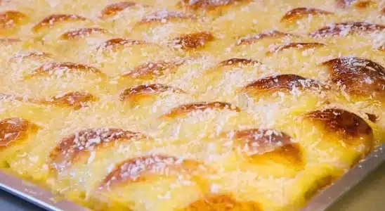 Rosquinha de coco com creme muito macia feita com o segredo dos pães de padaria, uma delícia 1 Rosquinha de coco com creme