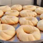 Rosquinhas de Maizena que ficam tão macias que derretem na boca, para acompanhar um café passado na hora 1 Rosquinhas de Maizena