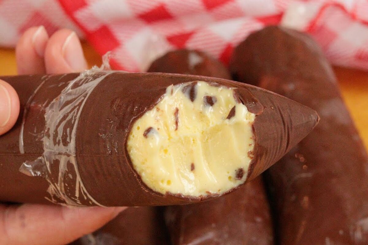 Sacolé de maracujá com casquinha de chocolate crocante por fora e muito cremoso por dentro 67 Sacolé de maracujá