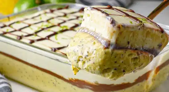 Sobremesa de 3 sabores combinando maracujá, chocolate e limão, bem cremosa e irresistível 4 Sobremesa de 3 sabores