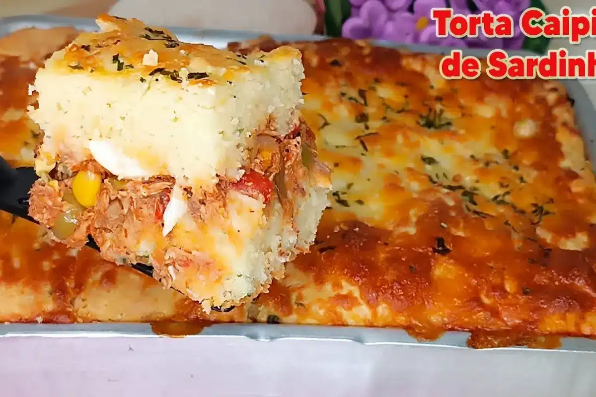 Torta caipira de sardinha feita à mão com uma massa fofinha e um recheio muito suculento 8 Torta caipira de sardinha